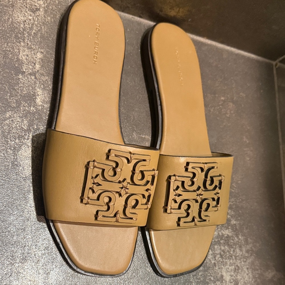 Tory Burch Ines Women's Tan Slide Sandals NWOT Size 9 1/2 - Picture 5 of 7